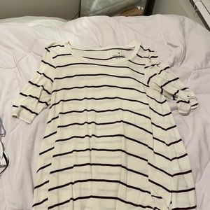 Cute 1/4 sleeve AE soft and sexy shirt
